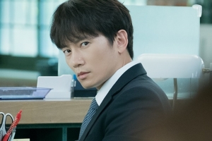 ‘아는 와이프’ 지성x한지민, 어색+불편 오피스 라이프 본격 시작