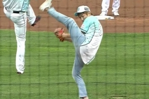 기안84, 예능감 폭발한 시구 “그림체만큼이나 독특”