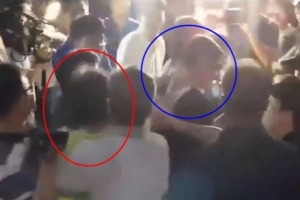 김경수 뒷덜미 폭행한 50대 남성, 현장영상 보니…