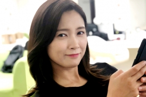 남상미, 청량美 가득 촬영장 비하인드컷 공개 “기분 좋은 미소”