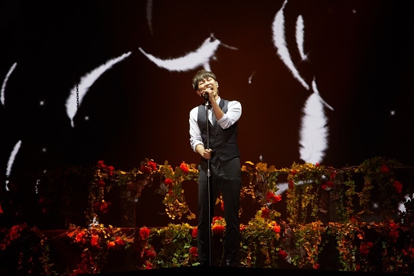 비투비의 리더 서은광이 입대 전 마지막 콘서트에서 ‘이등병의 편지’를 열창하고 있다. 큐브엔터테인먼트 제공