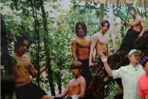 ‘1박2일’ 신화 20년 흑역사 대방출, 키위왕자CF+단체 누드사진 ‘경악’