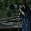 경기장 출입 막자 지붕에 올라간 이란 여자 사진기자
