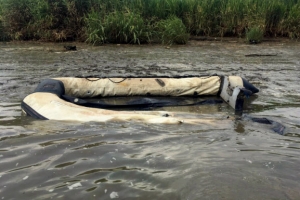 “보트 떠내려간다” 신고에 출동했다가… 소방관 2명 실종