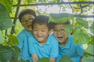 송일국 아들 삼둥이 근황 포착, 여전한 귀요미들 ‘장난기 가득’