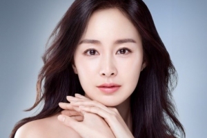 김태희, 비에스컴퍼니와 전속 계약 체결, 복귀 신호탄 “차기작  검토중”