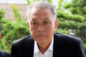 ‘재판거래’ 청와대 비서관 줄소환…대필 정황 포착