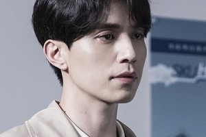 ‘라이프’ 이동욱 이규형 vs 문성근, 숨 막히는 대치 현장 포착