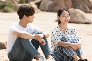 ‘서른이지만’ 양세종 신혜선, 바닷가 데이트 포착...달달+설렘