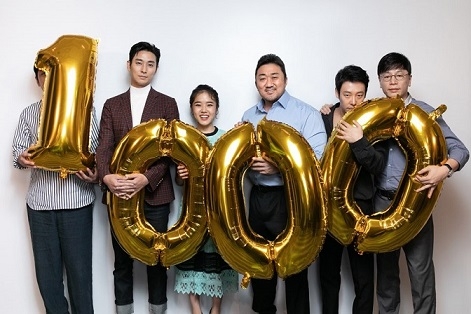 1000만 관객 돌파 자축하는 ‘신과 함께’ 김용화 감독과 주연 배우들