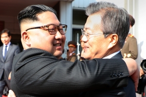 청와대 “‘김정은 13일 답방 유력’ 보도 사실 아니다…북 통보 없어”