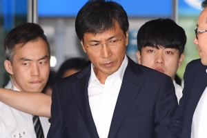 [안희정 1심 무죄] 1심 “회피·저항 안 해 위력 아니다”… 김지은 “끝까지 싸울 것”