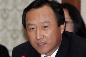 ‘정치자금법 위반’ 홍일표 1심서 의원직 상실형