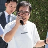 ‘그림 대작 혐의’ 조영남 2심 무죄…‘조수 역할’의 다른 해석