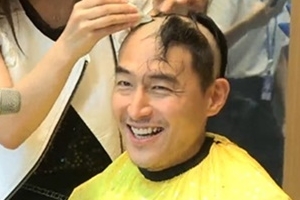 김인석 삭발 생중계 “약속 지킨 아름다운 삭발식” 아내 반응은?