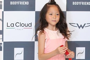 추성훈 딸 추사랑, 훌쩍 큰 모습 포착 ‘엄마 닮은 기럭지’