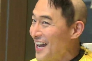 김인석 삭발, 아내 안젤라박 솔직 심경 “모자 쓰고 들어와요”