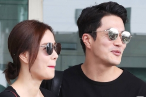 손태영 권상우, 부부동반 출국하며 완벽 커플룩 ‘뽀뽀는 난감’