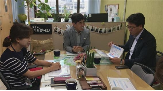 강동길 서울시의원은 8월 17일 성북구 희망플랜센터를 방문해 ‘사회적 고립 청년 지원정책 마련을 위한 간담회’를 개최했다.