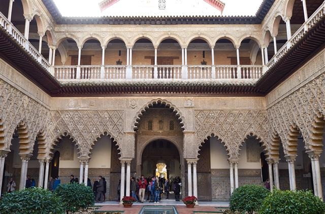 스페인 세비야의 알카사르 궁전. 무슬림의 흔적이 남아 있는 곳이다.