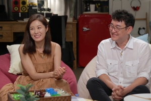 ‘방구석1열’ 문소리, 남편 장준환 감독과 예능 최초 동반출연