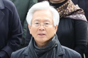 “문재인은 공산주의자” 발언 고영주 1심 무죄