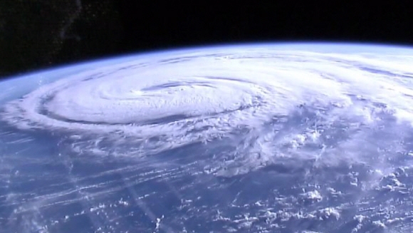 8월 22일 오전 국제우주정거장(ISS)에서 본 북상 중인 제19호 태풍 ‘솔릭’  NASA/ISS 제공
