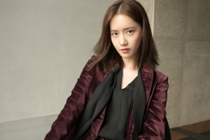 “가을 앞에 선 윤아” 절제된 카리스마 ‘팔색조 매력’