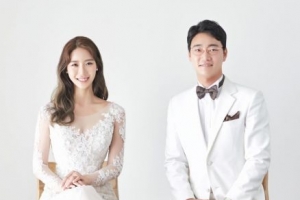 한명진♥이지혜 결혼, 1년 6개월 열애 결실..러블리 웨딩화보 공개