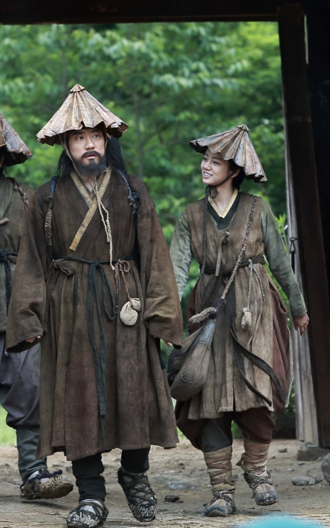 ‘물괴’ 김명민 혜리