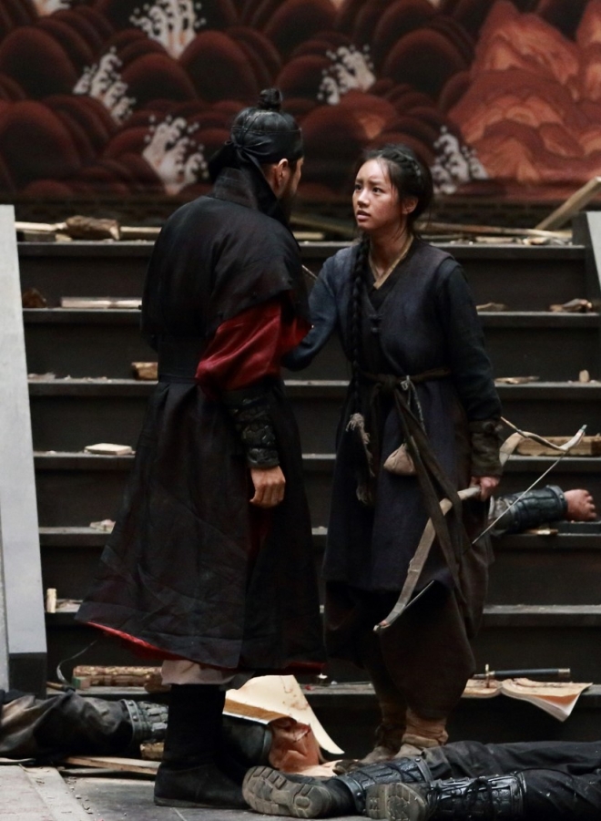 ‘물괴’ 김명민 혜리