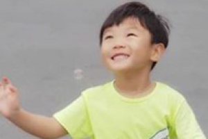 이동국 아들 이시안, 비눗방울 놀이에 방긋 ‘해맑은 미소’