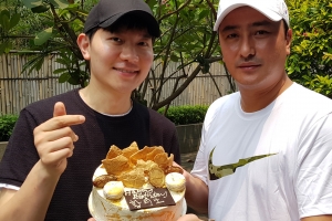 안정환-김정근, 생일 맞은 황의조 위해 금빛 케이크 준비
