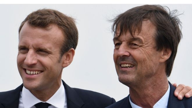 라디오 생방송 인터뷰 도중 갑자기 사임하겠다는 뜻을 밝힌 니콜랏 위로(오른쪽) 프랑스 환경부 장관과 그를 입각시킨 에마뉘엘 마크롱 대통령. AFP 자료사진