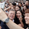 [서울포토] 너도나도 ‘문재인 대통령과 사진을’