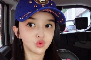 하리수, 근황 사진이 화제 되는 이유 ‘세월 역주행 미모’