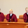 헌재, 긴급조치 위반 등 ‘재판 취소’ 헌법소원 안 된다