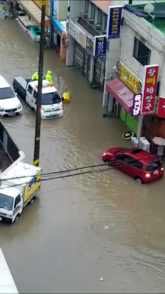 폭우에 잠긴 광주 주월동  폭우에 잠긴 광주 주월동 연합뉴스