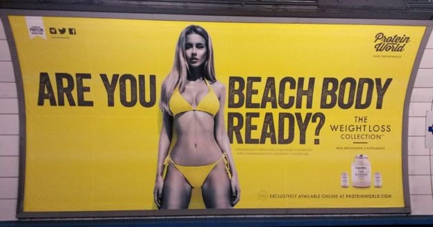 이번 시위를 촉발시킨 2016년 ‘해변에서의 몸이 준비됐나요?’ 광고. PA통신 자료사진 
