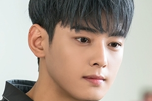 ‘강남미인’ 차은우, 회색으로 머리 염색 ‘찰떡 같은 소화력’