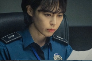 ‘보이스2’ 이하나, 유승목과 마주 앉은 모습 포착 ‘이진욱 의심?’