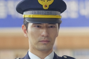 ‘보이스2’ 두 얼굴의 이진욱, 어떤 모습이 진짜? ‘궁금증 UP’