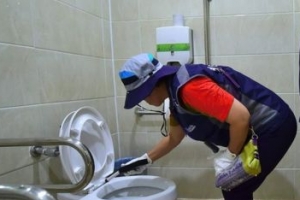 매일 공공 화장실의 몰카 찾아내는 도시? 답은 서울