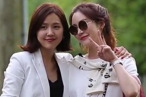 핑클 성유리-이진, 뉴욕서 깜짝 만남 포착 ‘변치 않은 요정 미모’