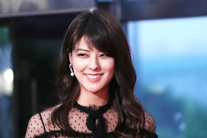 후지이 미나, ‘2018 서울드라마어워즈’ 레드카펫 사로잡은 ‘고혹美’