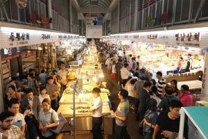 중부건어물시장에 가면 ‘건맥 축제’가 있다