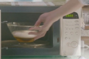 김 빠진 맥주로 전자렌지 청소하는 방법