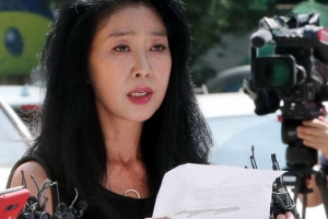 김부선 “14일 재출석” 일정 일방 변경…경찰 “난감하다”