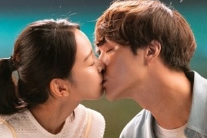 ‘서른이지만 열일곱입니다’ 신혜선♥양세종, 첫 뽀뽀 미공개 스틸 공개
