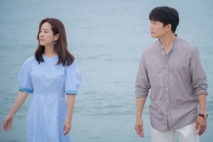 ‘아는 와이프’ 지성 “우리 부부였어” 폭탄 고백 후 바닷가 만남 포착